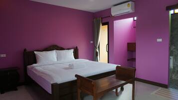 Deluxe Room | Blackout curtains, free WiFi