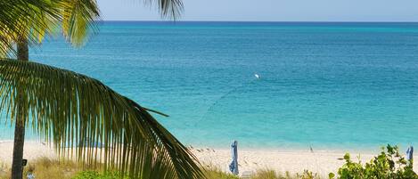 Accommodatie ligt op het strand, strandlakens