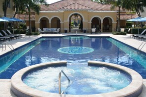 Opvarmet pool