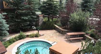 Slopeside Condo - Großer Preis in Center Village (Tucker Mountain Lodge)