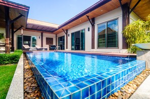 3 Bedroom Sala | Outdoor pool