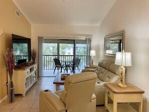 TV connectée, table de tennis de table, livres