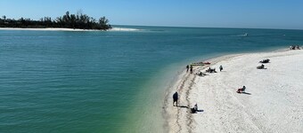 CF-near Beaches and IMG, Pool, Tennis, Pickleball, Shorewalk condo 2 Bedroom/2 Bath lake view