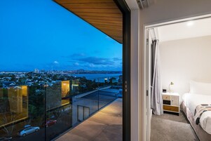 Roupas de cama premium, cortinas blackout, quartos à prova de som