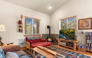 Smart-TV, Kamin, DVD-Player