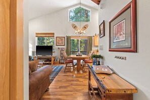 Smart-TV, peis og DVD-spiller