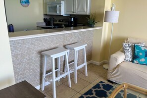 Smart TV, DVD player - MILLION DOLLAR VIEW WITH PRIVATE PARKING SLEEPS 6, BOOK 7 DAYS GET 10% DISCOUNT! (Pensacola)