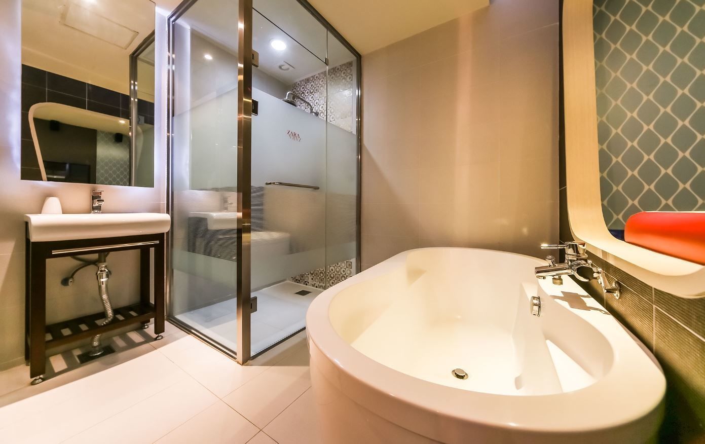 duplex (party room b) | bathroom | free toiletries, hair dryer, bathrobes, slippers