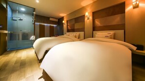 A hotel room with two beds, a walk-in closet, and a shower area. - STAY GONGDAM  (Changwon)