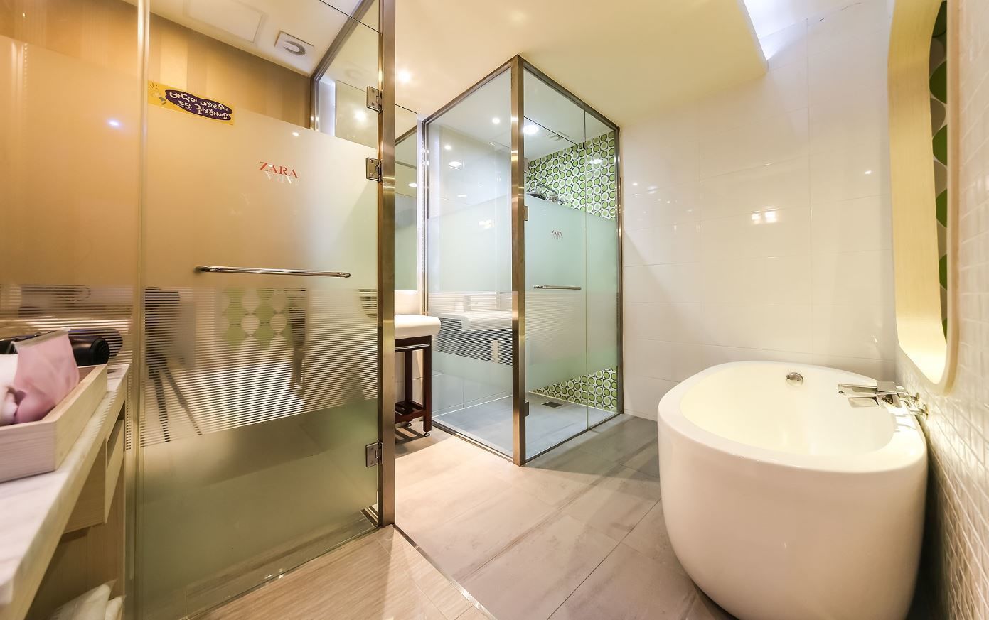 family duplex (party room a) | bathroom | free toiletries, hair dryer, bathrobes, slippers