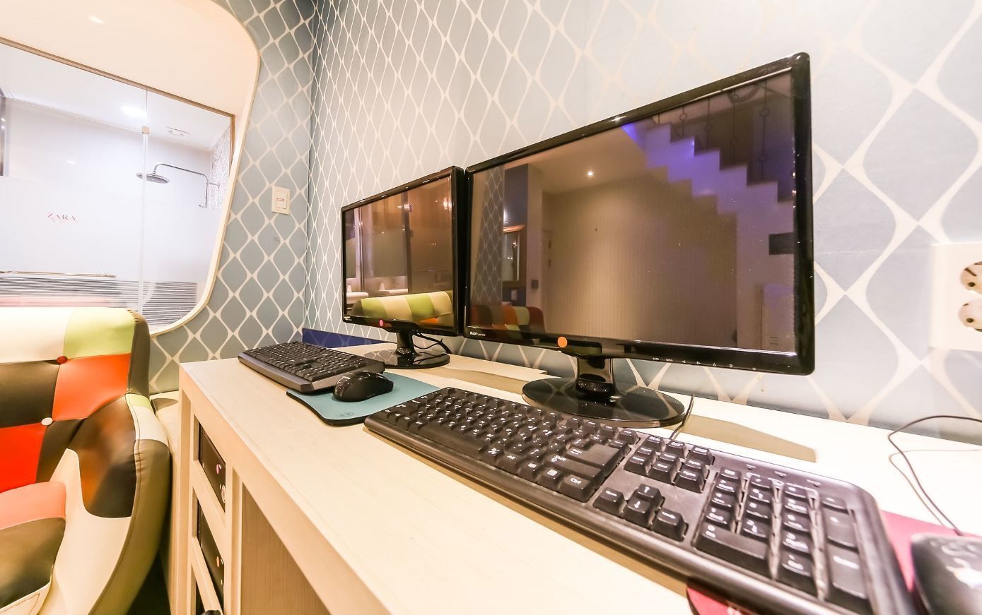 duplex (party room b) | living area | tv, computer