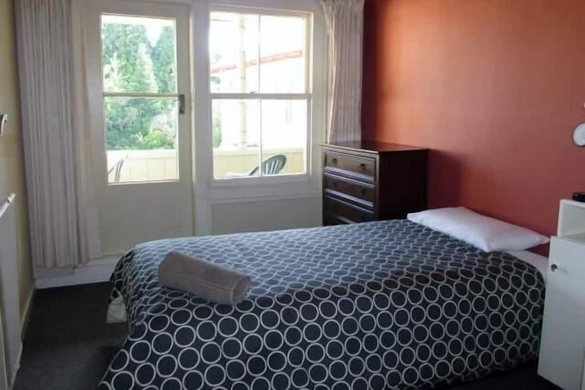Single Room, Shared Bathroom