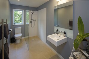 Bathroom - Stunning Views on Waiheke Island - by Urban Butler (Waiheke Island)