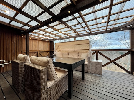 One-Bedroom Holiday Home (TACHIBANA) | Down comforters, free WiFi, bed sheets. Kurasako Onsen Sakura