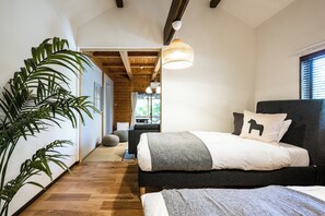 Design-mökki, 2 makuuhuonetta, oma kylpyhuone (Momiji) | Untuvapeitot, ilmainen Wi-Fi, vuodevaatteet