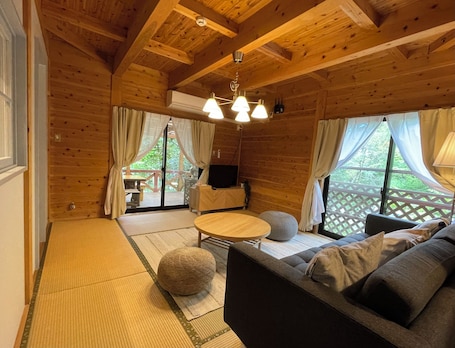 Holiday Home (Momiji) | Down comforters, free WiFi, bed sheets. Kurasako Onsen Sakura