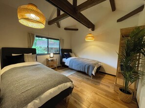 Cottage có thiết kế đặc sắc, 2 phòng ngủ, phòng tắm riêng (Momiji) | Chăn bông, truy cập Internet không dây miễn phí, bộ trải giường 