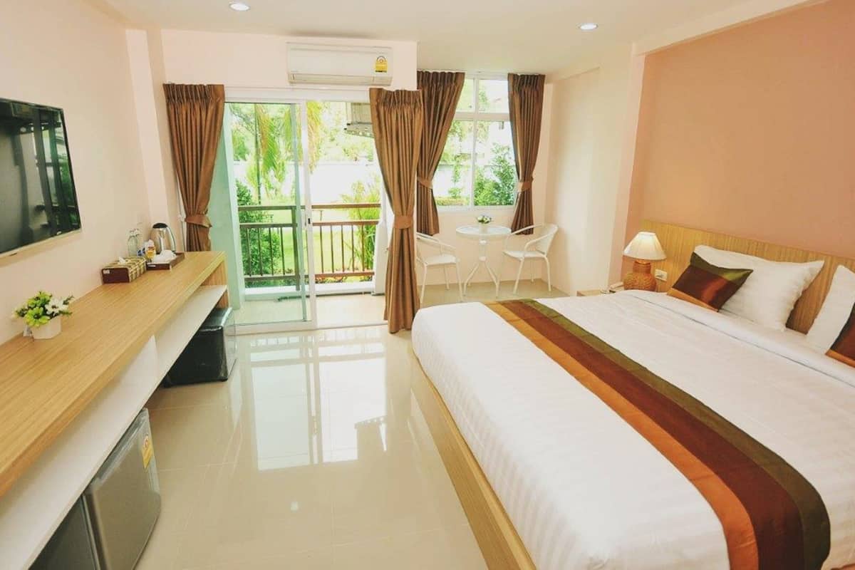 superior double room | minibar, soundproofing, free wifi, bed sheets