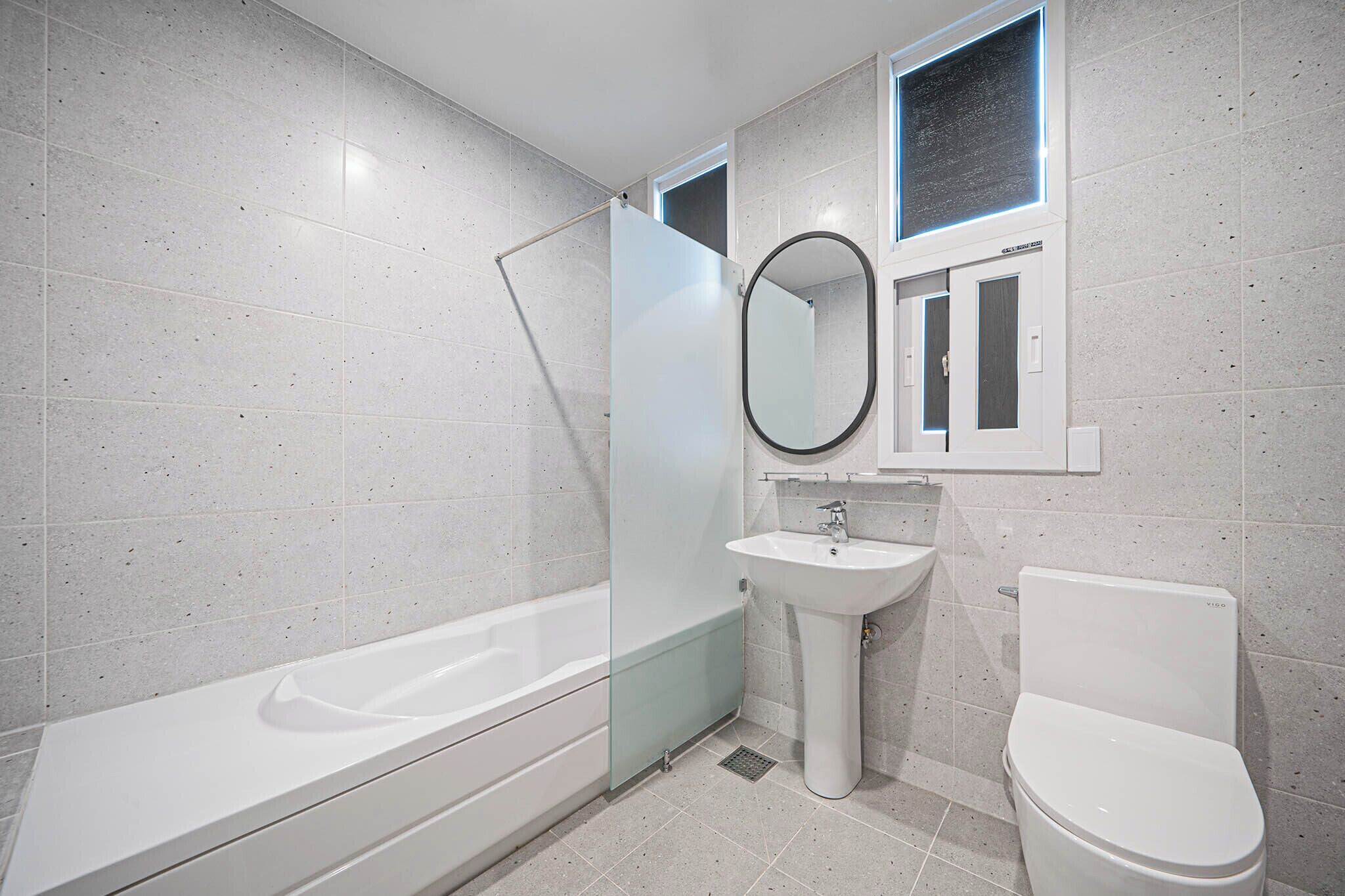 combined shower/bathtub, rainfall showerhead, designer toiletries