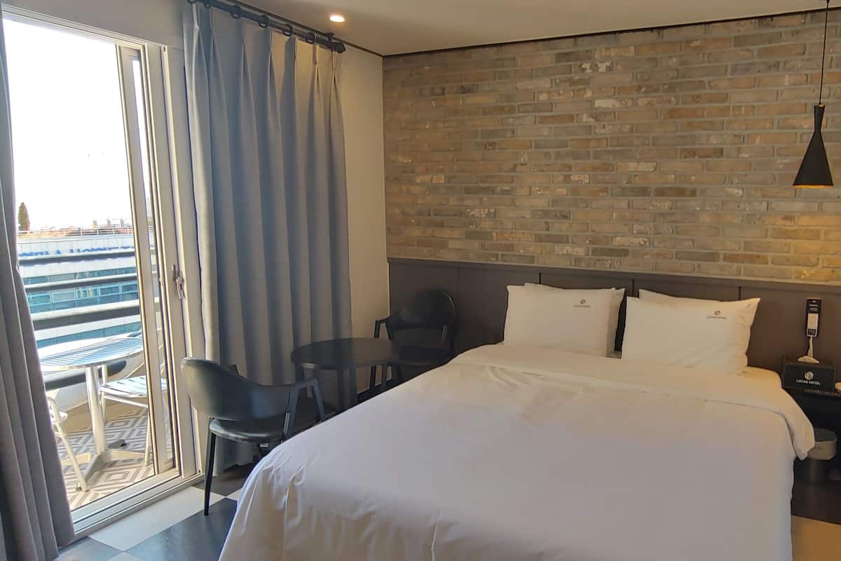 Kamer, terras | Luxe beddengoed, individueel gedecoreerd, gratis wifi, beddengoed