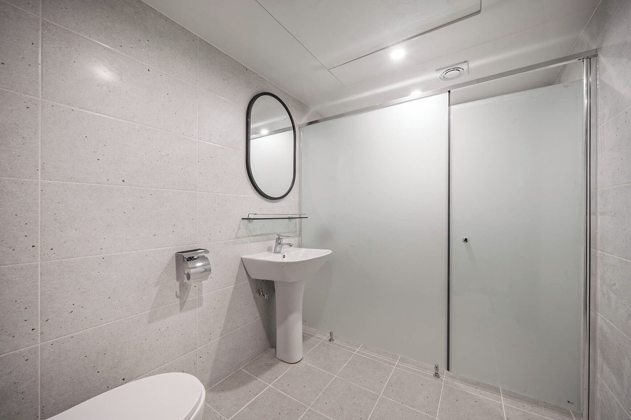 double room (2 rooms), ocean view | bathroom | combined shower/bathtub, rainfall showerhead, designer toiletries