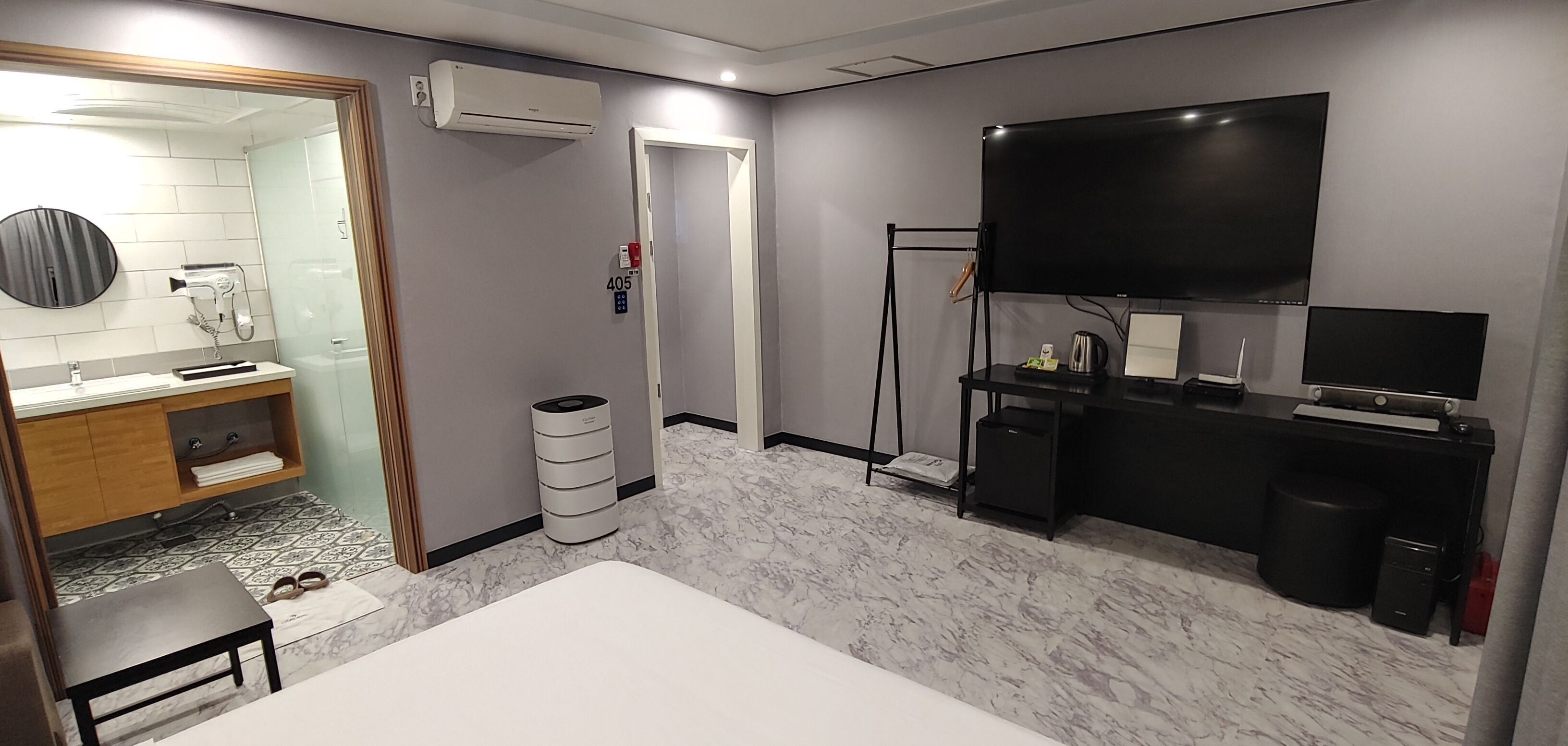 deluxe room, jetted tub | 1 bedroom, premium bedding, individually decorated, free wifi