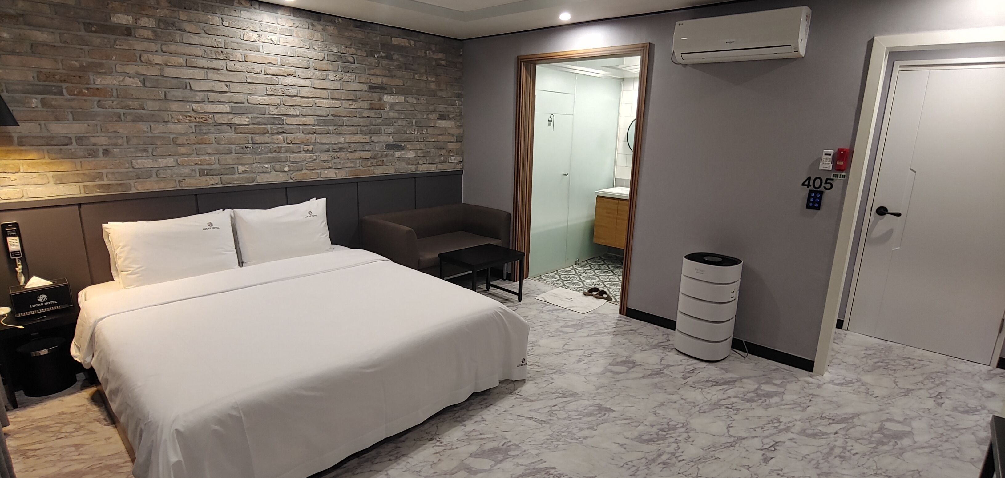 deluxe room, jetted tub | 1 bedroom, premium bedding, individually decorated, free wifi