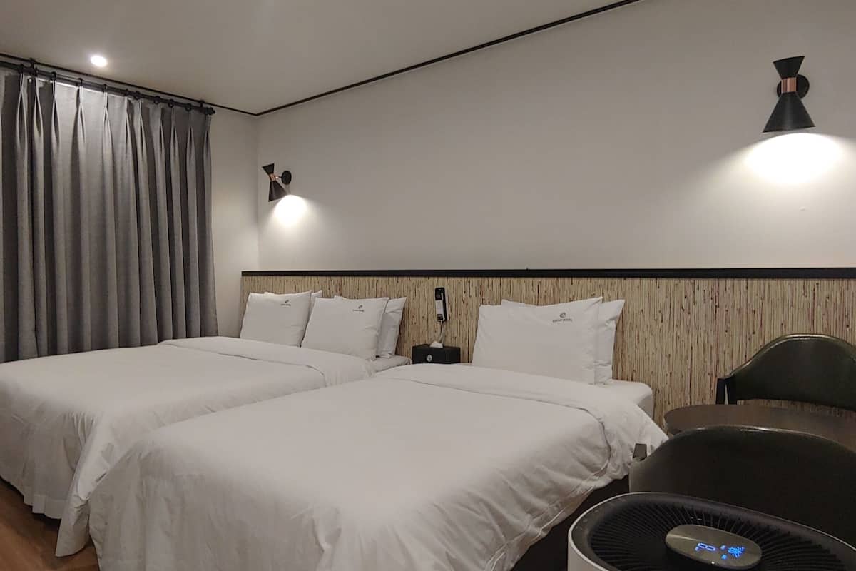 Twin kamer | Luxe beddengoed, individueel gedecoreerd, gratis wifi, beddengoed