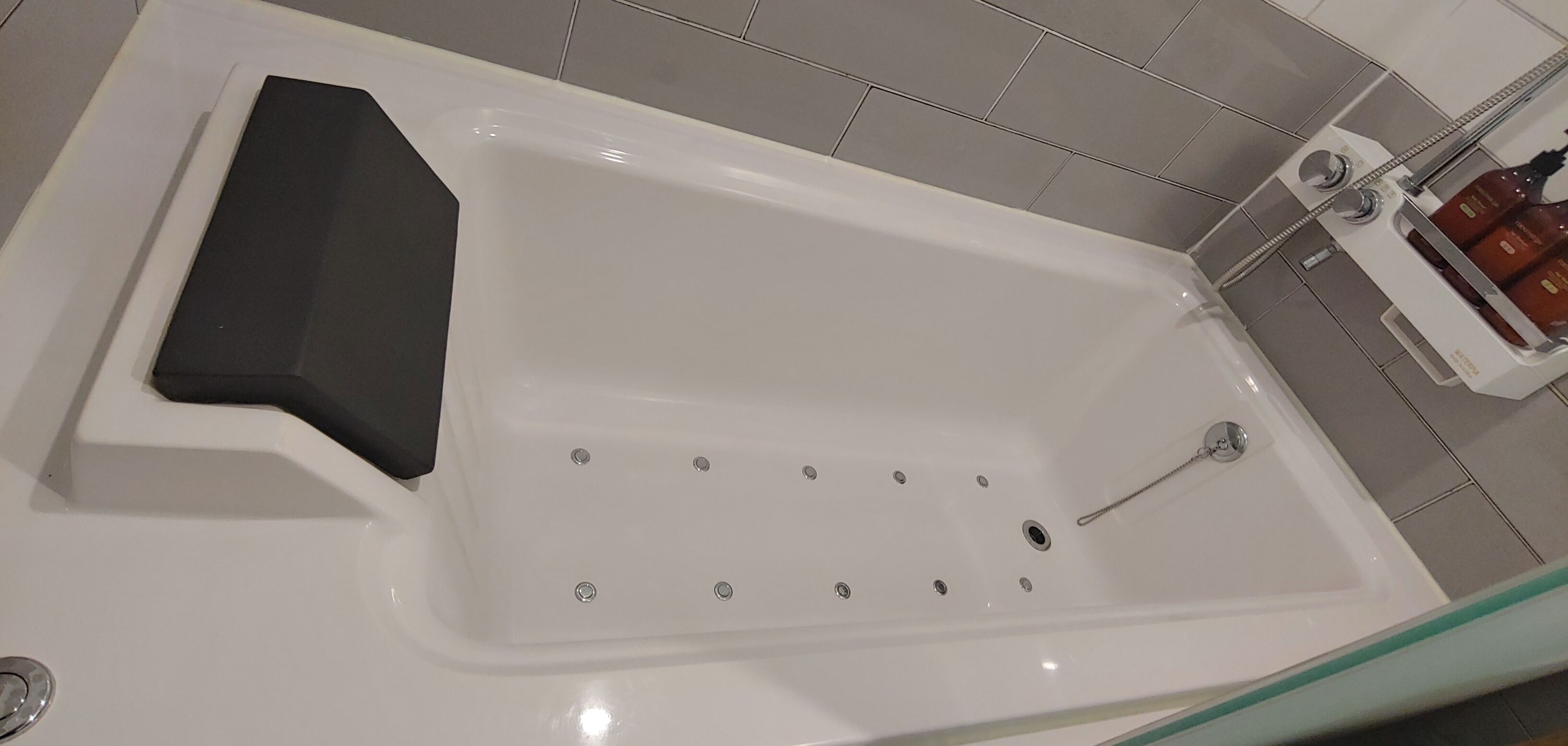 deluxe room, jetted tub | bathroom | combined shower/bathtub, rainfall showerhead, designer toiletries