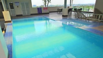 室內游泳池