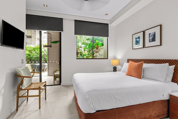 2 bedrooms, premium bedding, soundproofing, iron/ironing board - Temple 121 Palm Cove With Courtyard (Palm Cove)