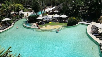 3 outdoor pools, pool loungers