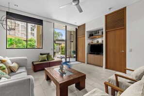 2 Bedroom Resort Apartment with Courtyard | 2 bedrooms, premium bedding, soundproofing, iron/ironing board - Temple 121 Palm Cove With Courtyard (Palm Cove)