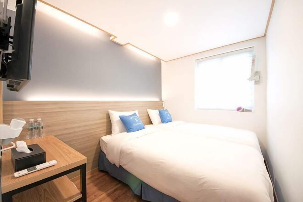 In-room safe, desk, soundproofing, free WiFi