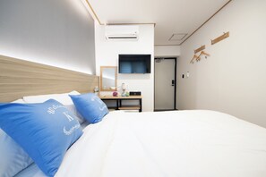 スタンダード ダブルルーム (No Cable TV Service) | セーフティボックス (室内)、デスク、防音設備、WiFi (無料)