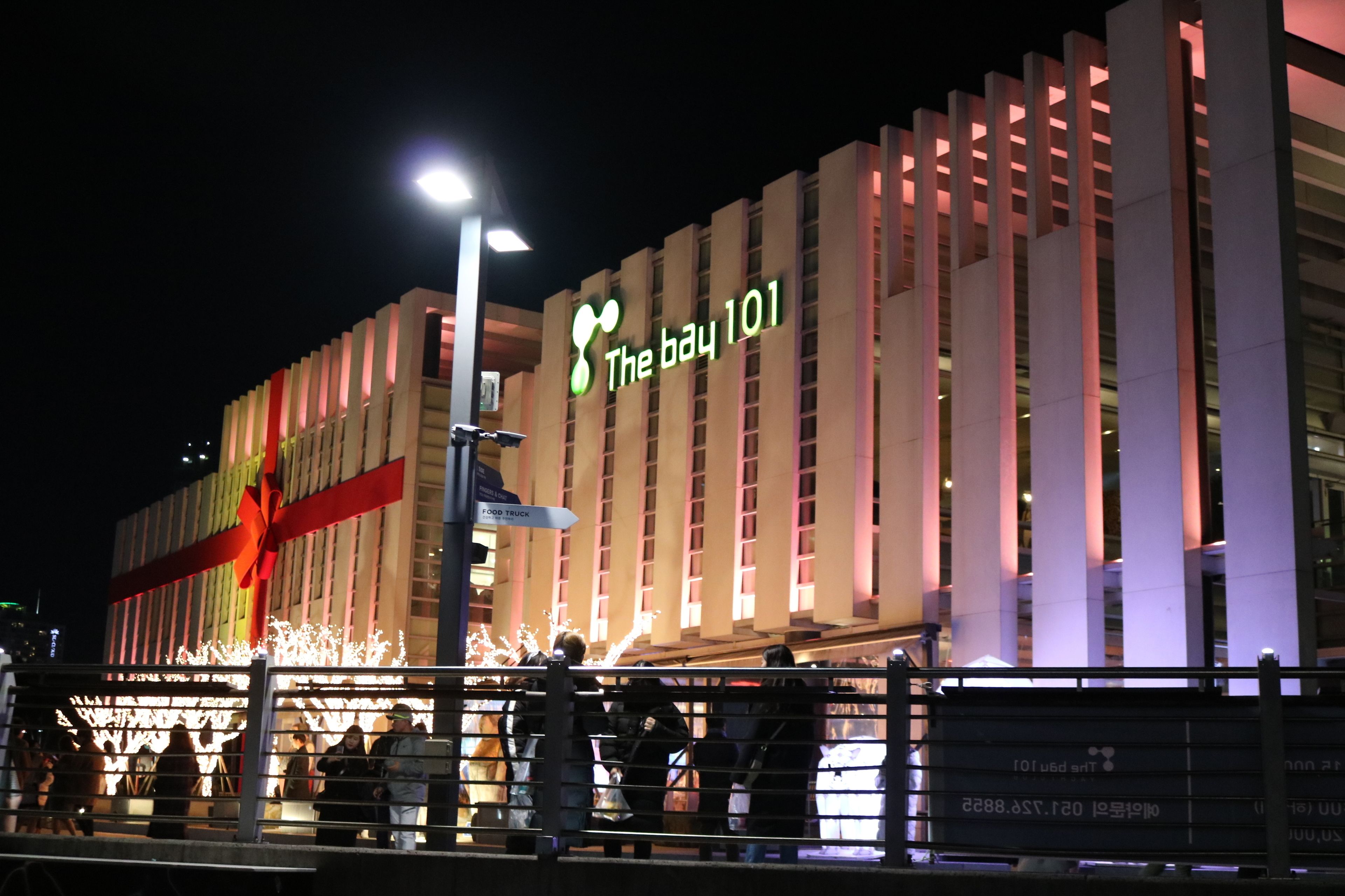 Fassade der Unterkunft – Abend/Nacht