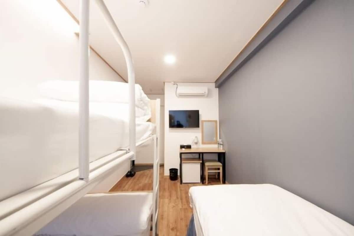 In-room safe, desk, soundproofing, free WiFi