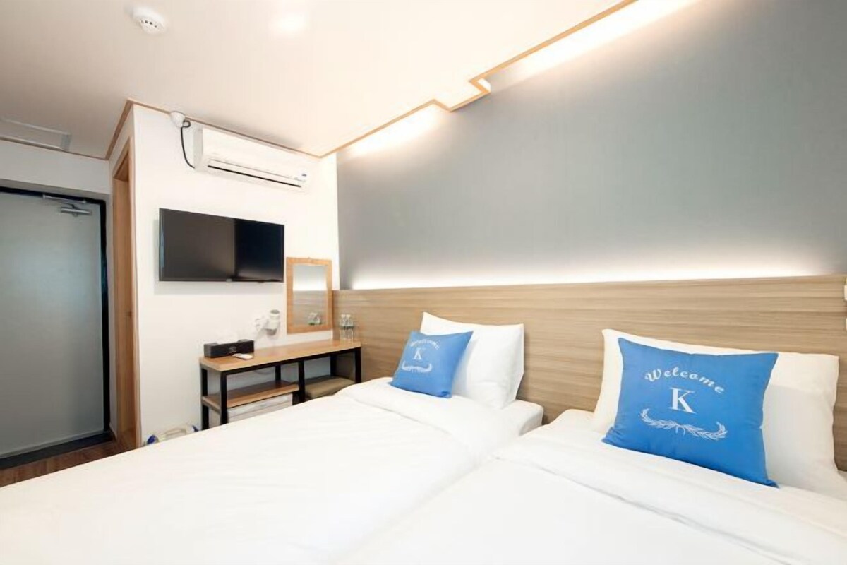ตู้นิรภัยในห้องพัก, โต๊ะทำงาน, ห้องเก็บเสียง, Wi-Fi ฟรี