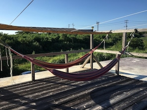 Balcony - OKINAWA MOTOBU GUESTHOUSE - Hostel (Motobu)