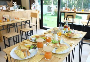 Daily continental breakfast for a fee