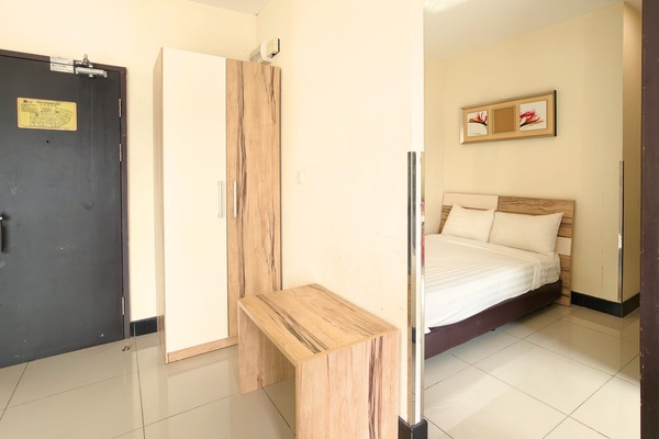 Family Suite (Deluxe) | Premium bedding, desk, iron/ironing board (on request), WiFi (free)