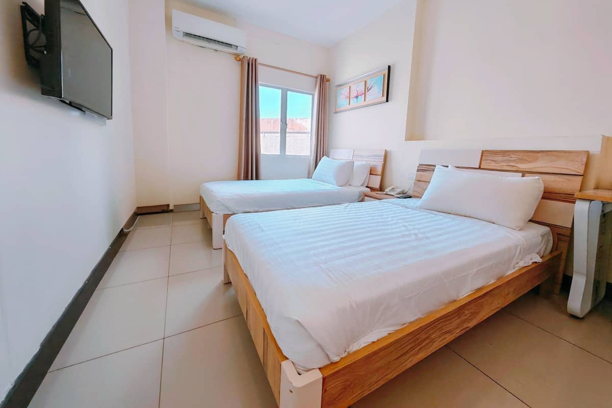 Quarto duplo luxo | Escrivaninha, ferros/tábuas de passar roupa, Wi-Fi de cortesia