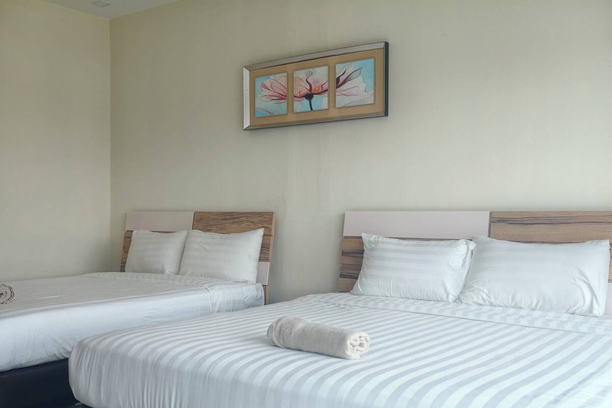 Family Room (Deluxe) | Premium bedding, desk, iron/ironing board (on request), free WiFi