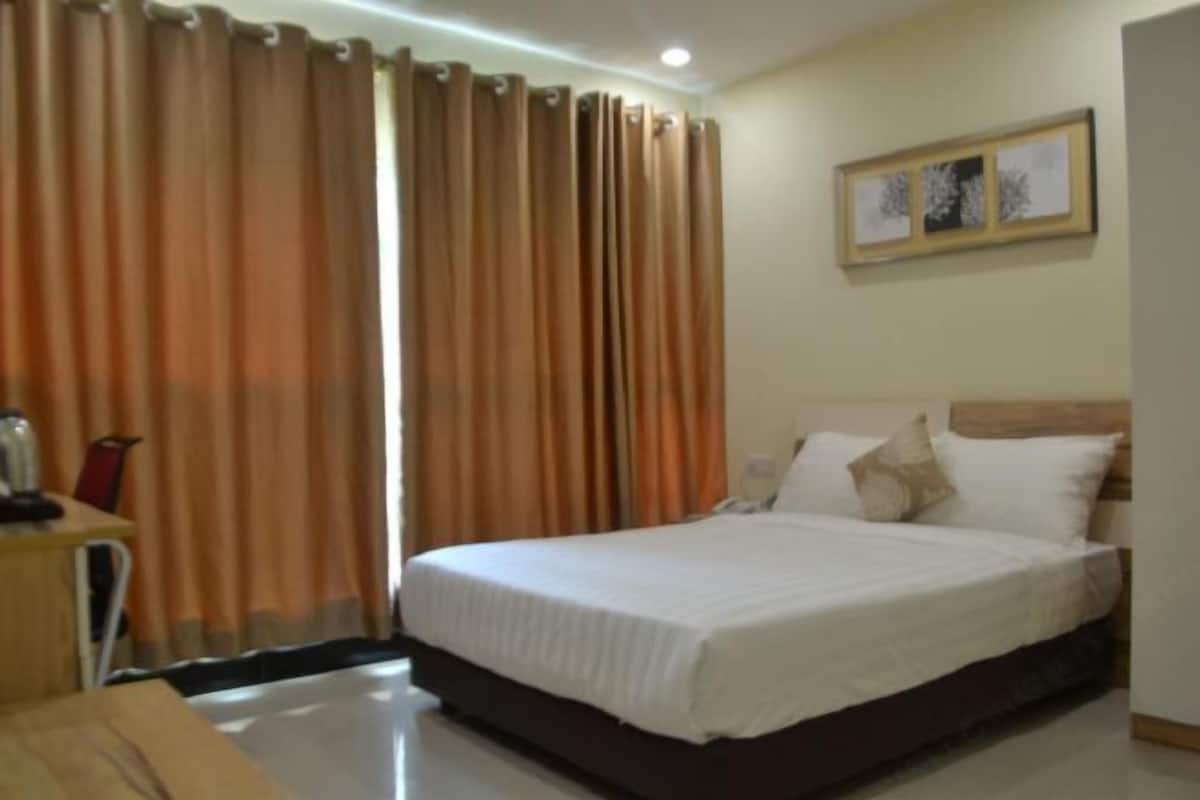 Premium bedding, desk, iron/ironing board (on request), free WiFi