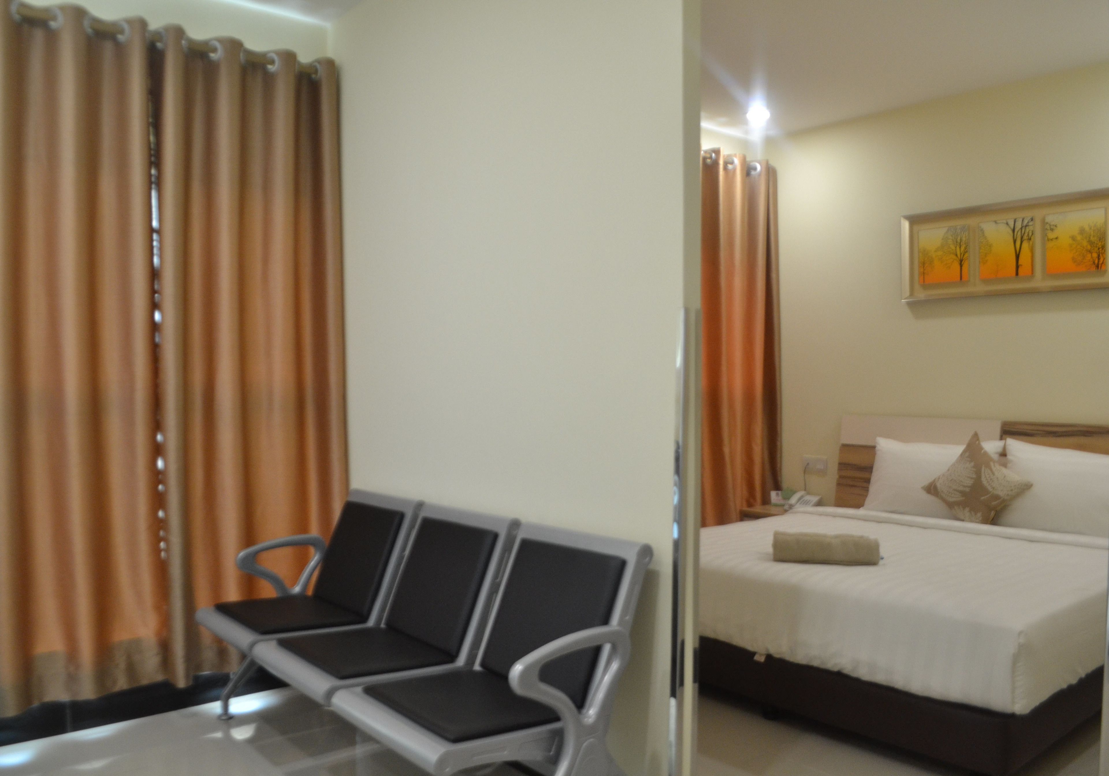 family suite (deluxe) | desk, iron/ironing board, free wifi