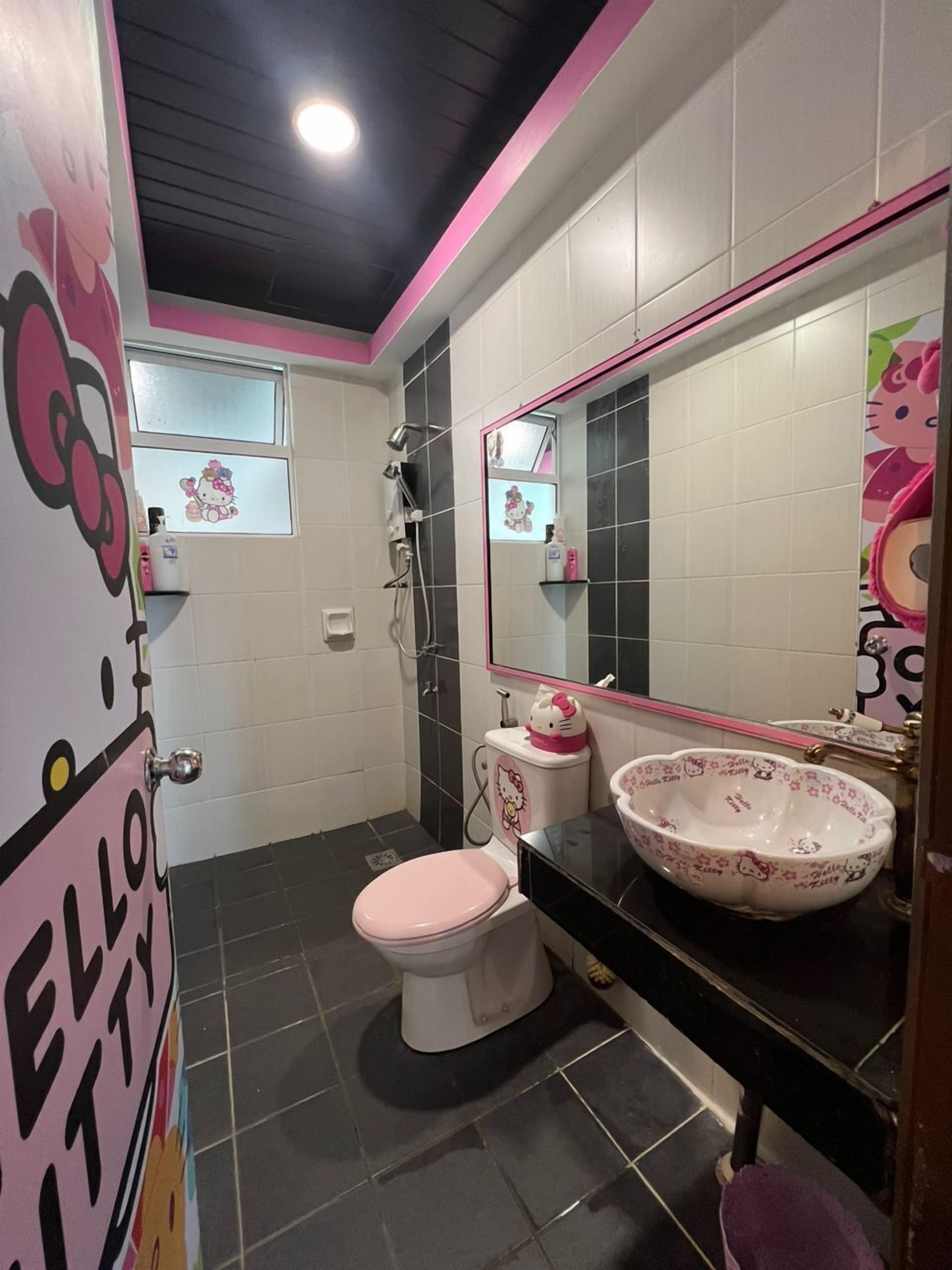 Signature Apartment, 3 Bedrooms | Bathroom | Shower, free toiletries, hair dryer, slippers
