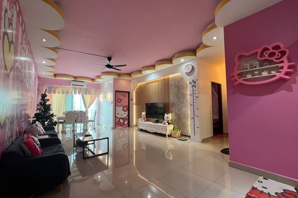 Hello Kitty Signature Suite
