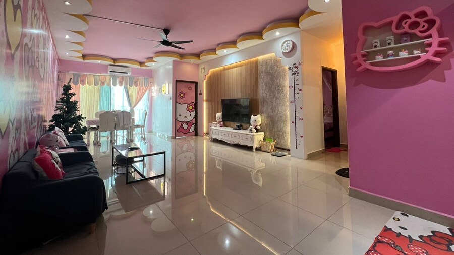 Hello Kitty Signature Suite