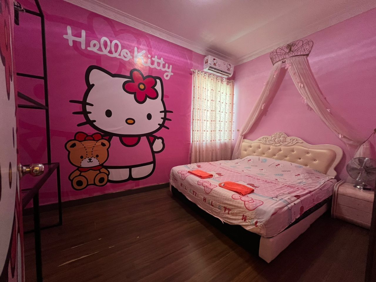 3 bedrooms, iron/ironing board, free WiFi, bed sheets