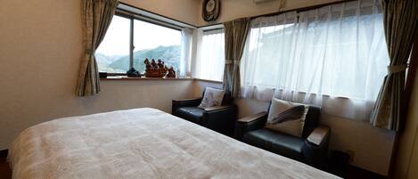 Holiday Home | Soundproofing, free WiFi